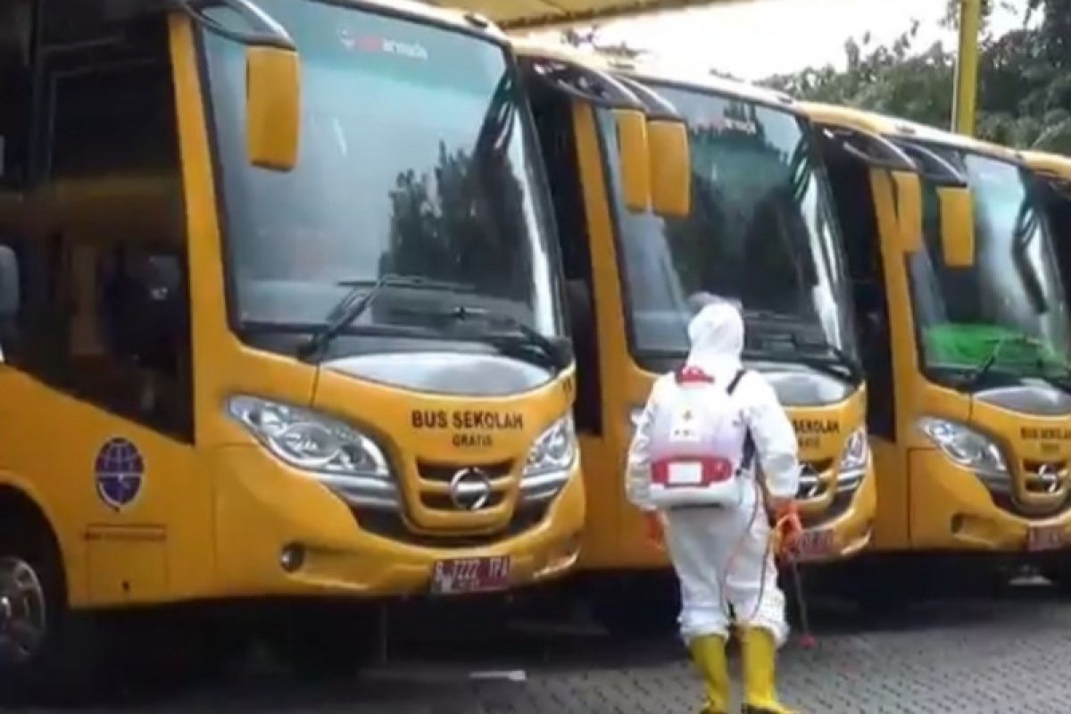 50 Bus Sekolah dikerahkan untuk transportasi tenaga medis di Jakarta