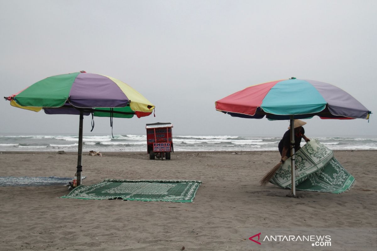 Pantai Parangtritis ditutup hingga 31 Mei, wisatawan datang dihalau