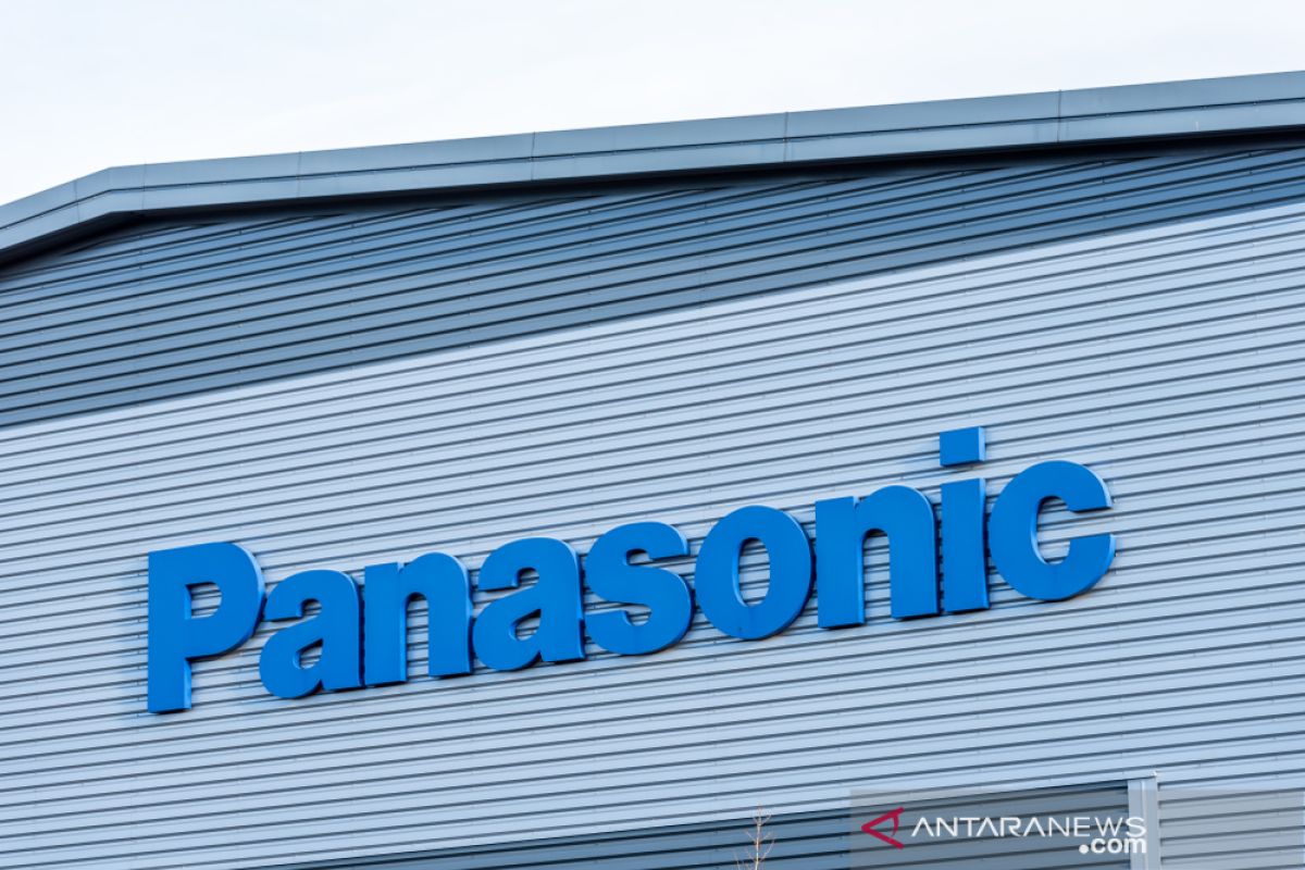 Panasonic tunda produksi baterai untuk Tesla karena corona