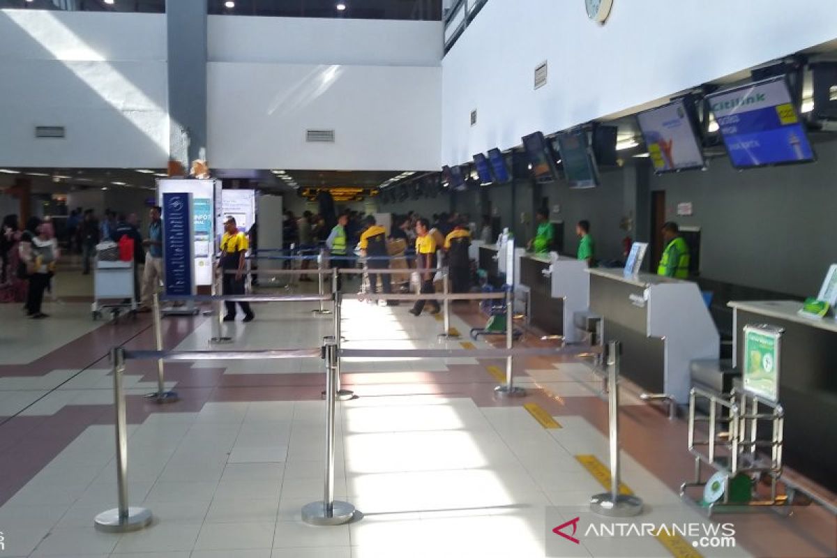 Sebanyak 21 penerbangan dibatalkan di bandara Minangkabau