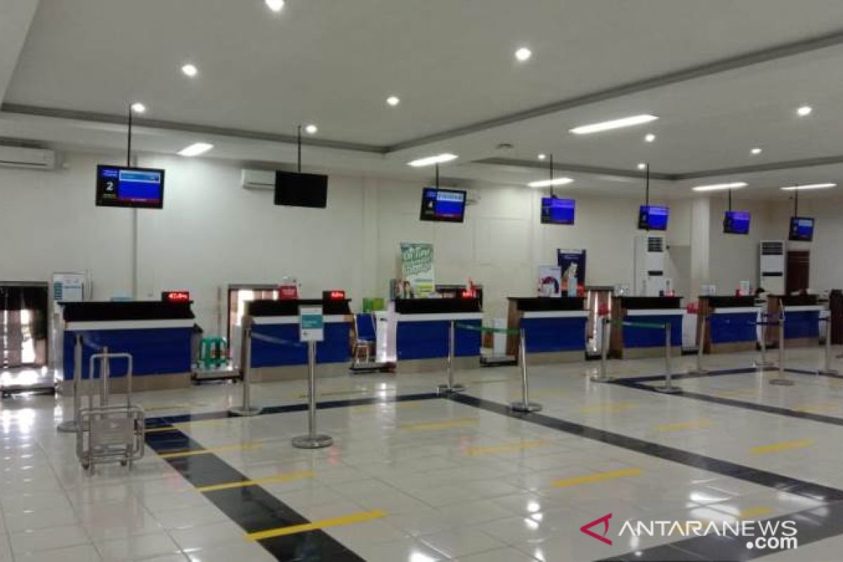 Bandara H.AS Hanandjoedin Belitung atur jarak antre penumpang