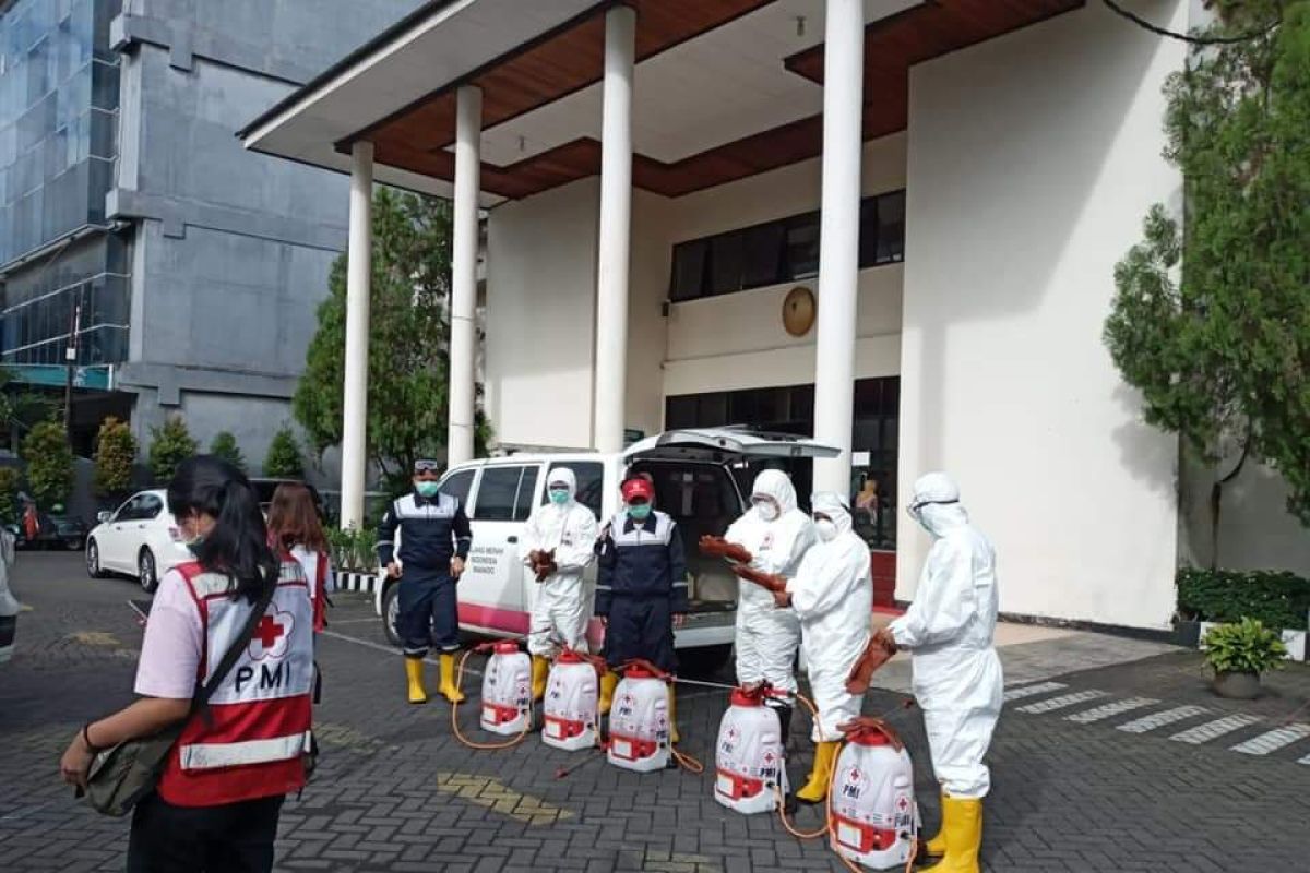 Pemkot Manado disinfektan fasilitas umum dan perkantoran