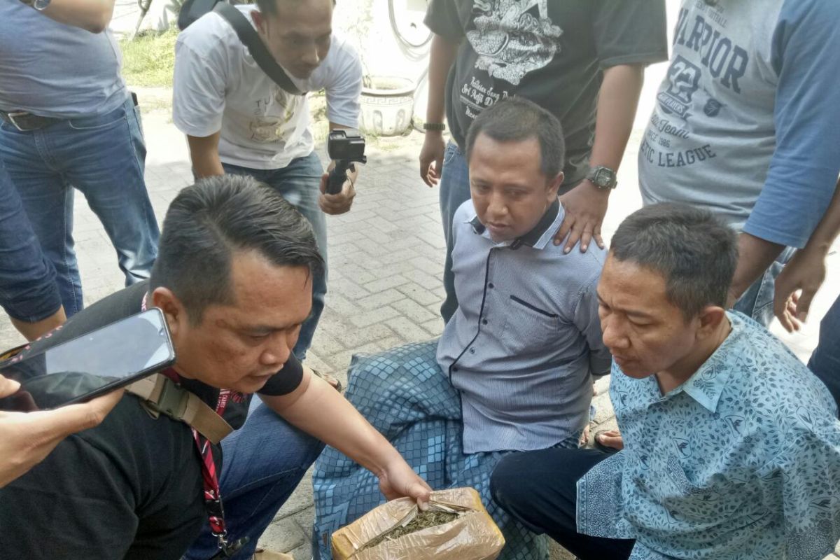BNNP Jatim gagalkan penjualan tiga kilogram ganja di Surabaya
