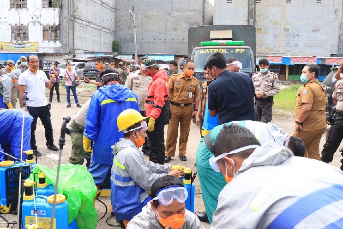 Pemkot Binjai libatkan 30 personel semprot Pasar Tavip