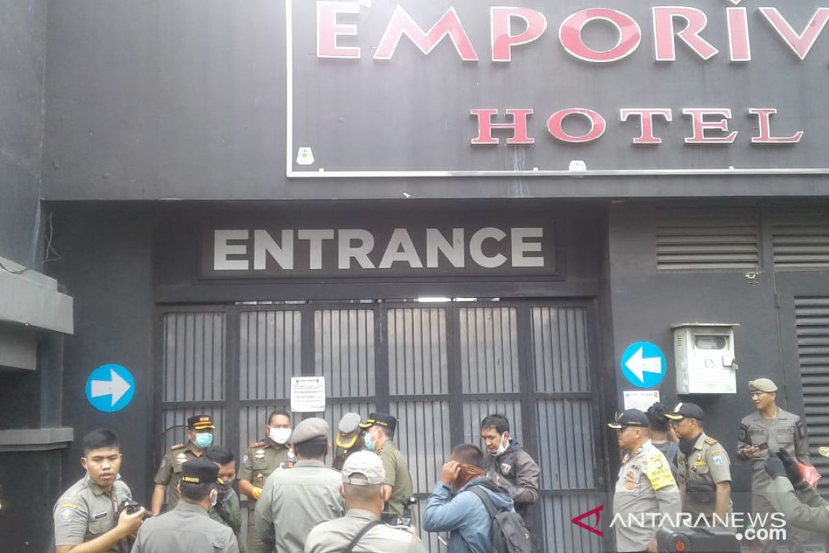 Satpol PP Jakarta Pusat tutup Hotel Emporium