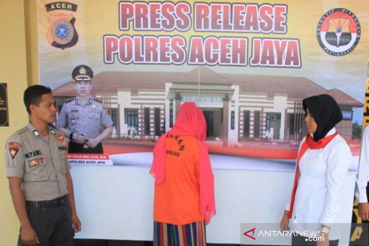 Mucikari prostitusi online di Aceh Jaya mengaku sudah tiga kali menjual wanita