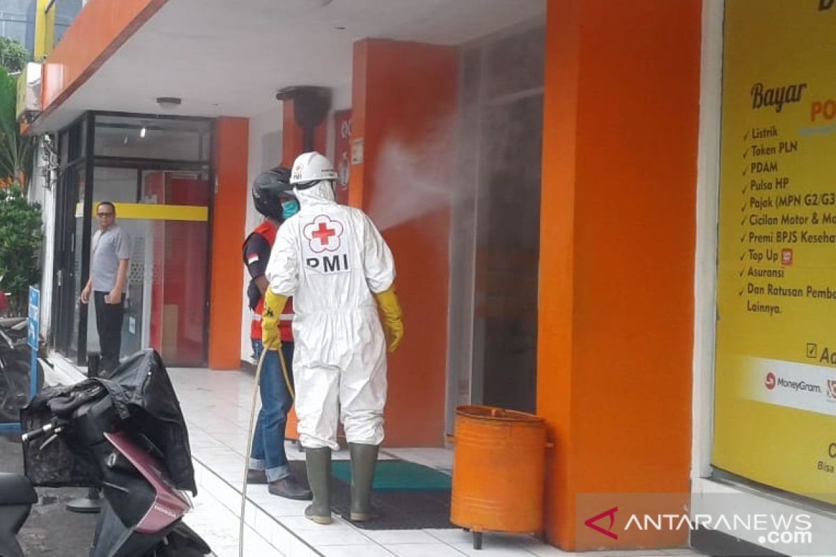 Penyemprotan disinfektan difokus di pusat perekonomian Sukabumi