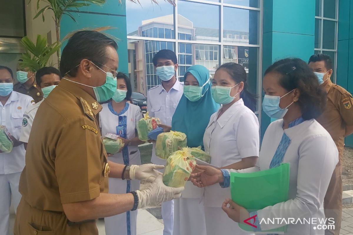 Gubernur Sulteng  beri insentif dan semangati tenaga kesehatan Palu