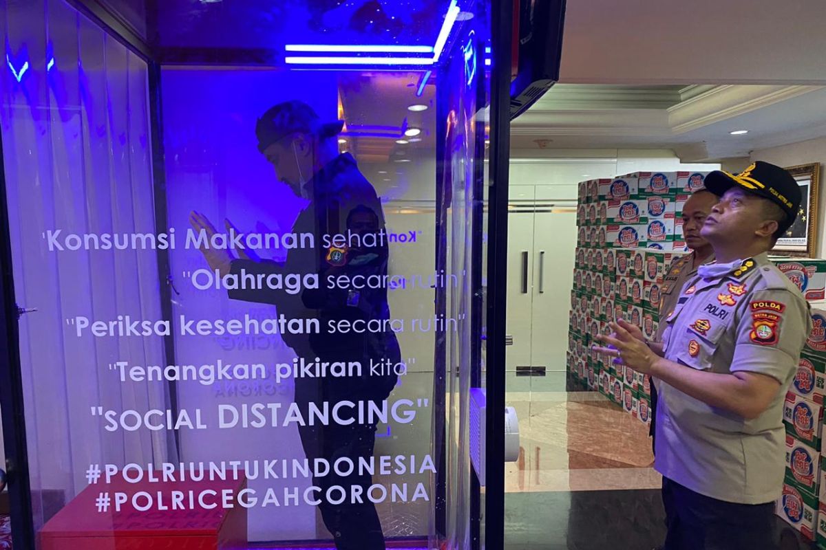 Polda Metro Jaya pasang tiga bilik disinfektan