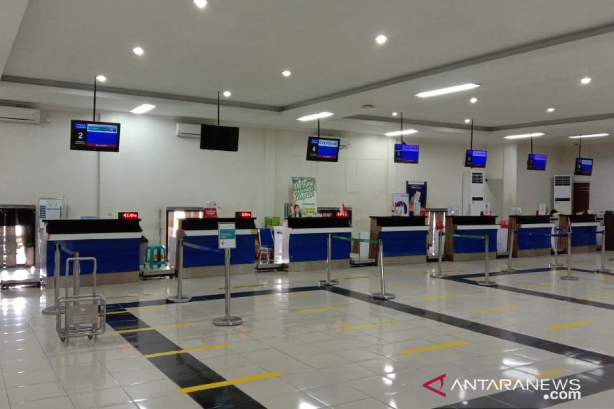 Bandara H.AS Hanandjoedin Belitung atur jarak antre antar penumpang