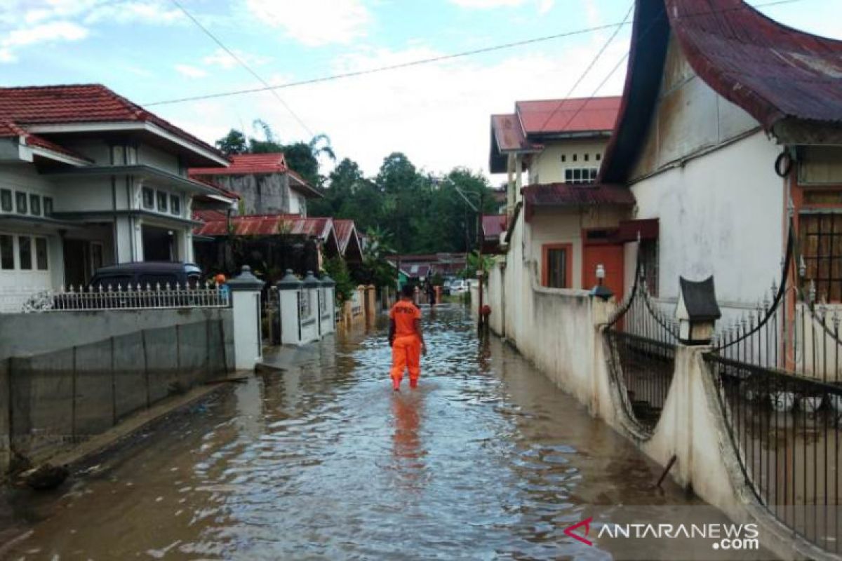 Puluhan rumah terendam banjir di Gaduik Agam