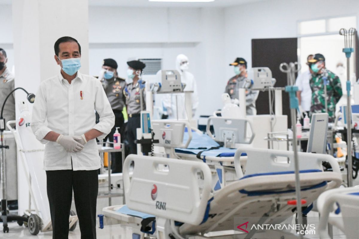 Presiden Jokowi minta jajaran pemerintah pastikan suplai alat kesehatan