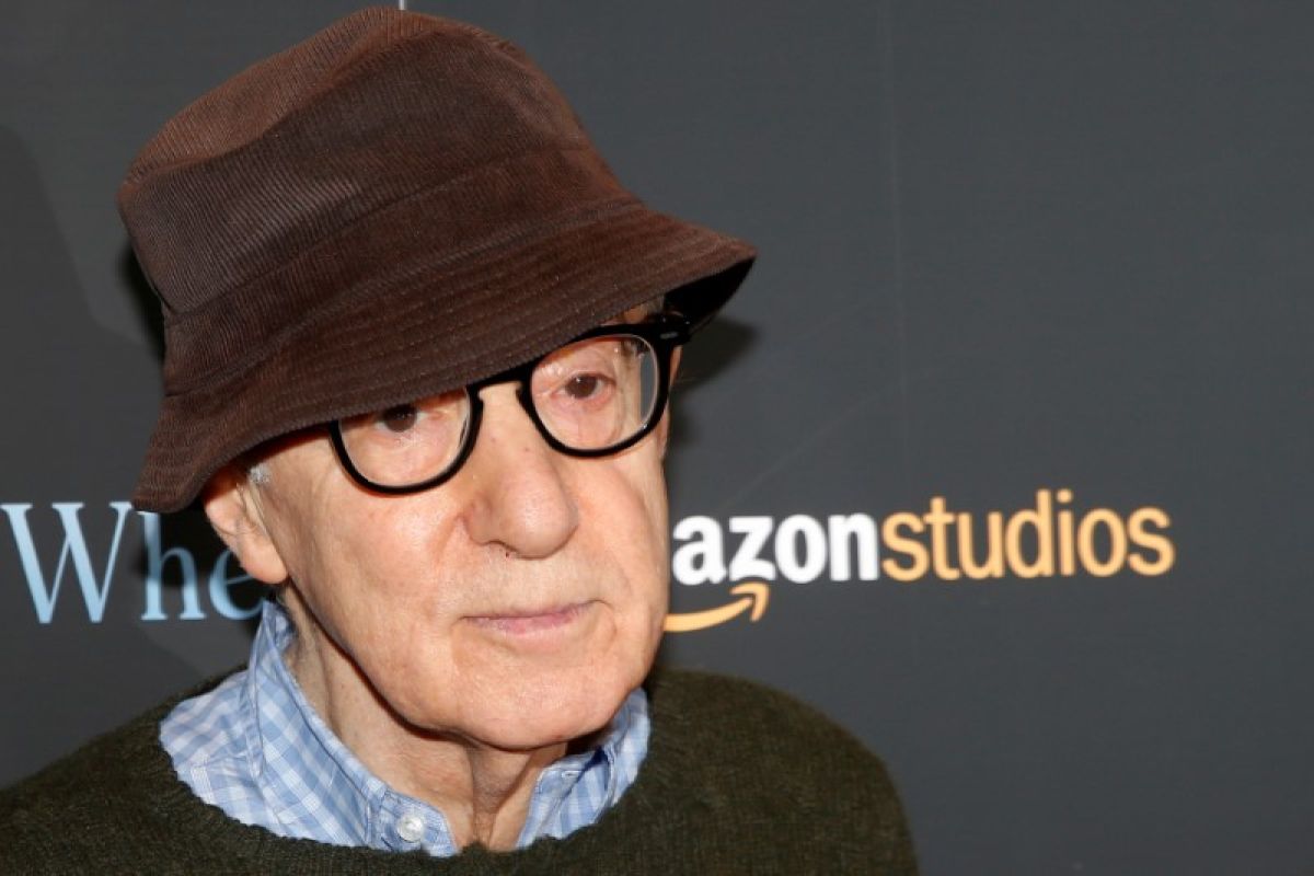 Di tengah tuduhan pelecehan, memoar Woody Allen tetap diterbitkan
