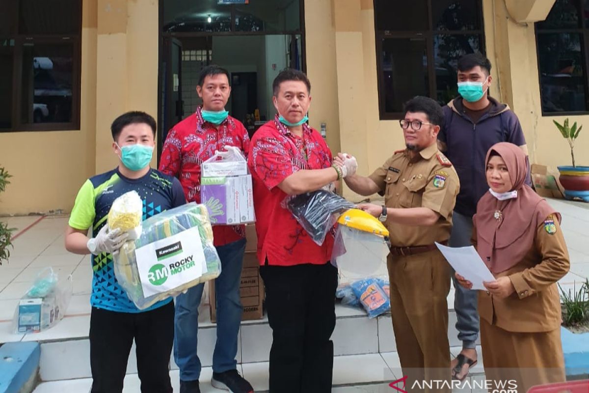 Paguyuban Tionghoa Sulteng bantu alat perlindungan medis cegah COVID-19