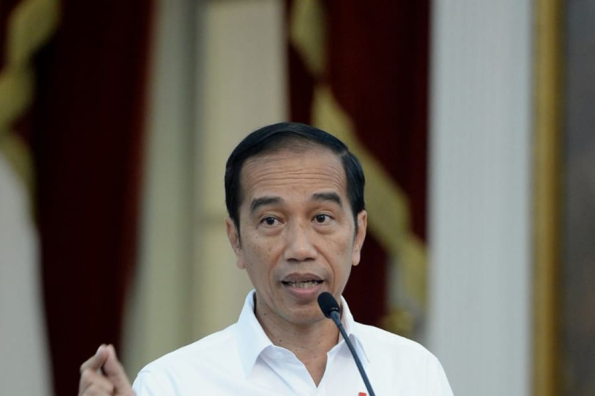 Jokowi urges officials to ramp up cash-funded labor intensive programs