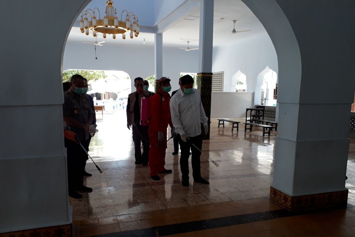 Tempat ibadah di Kota Kediri disemprot disinfektan