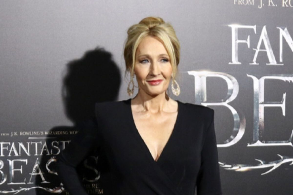 JK Rowling terbitkan dongeng untuk anak-anak selama penguncian