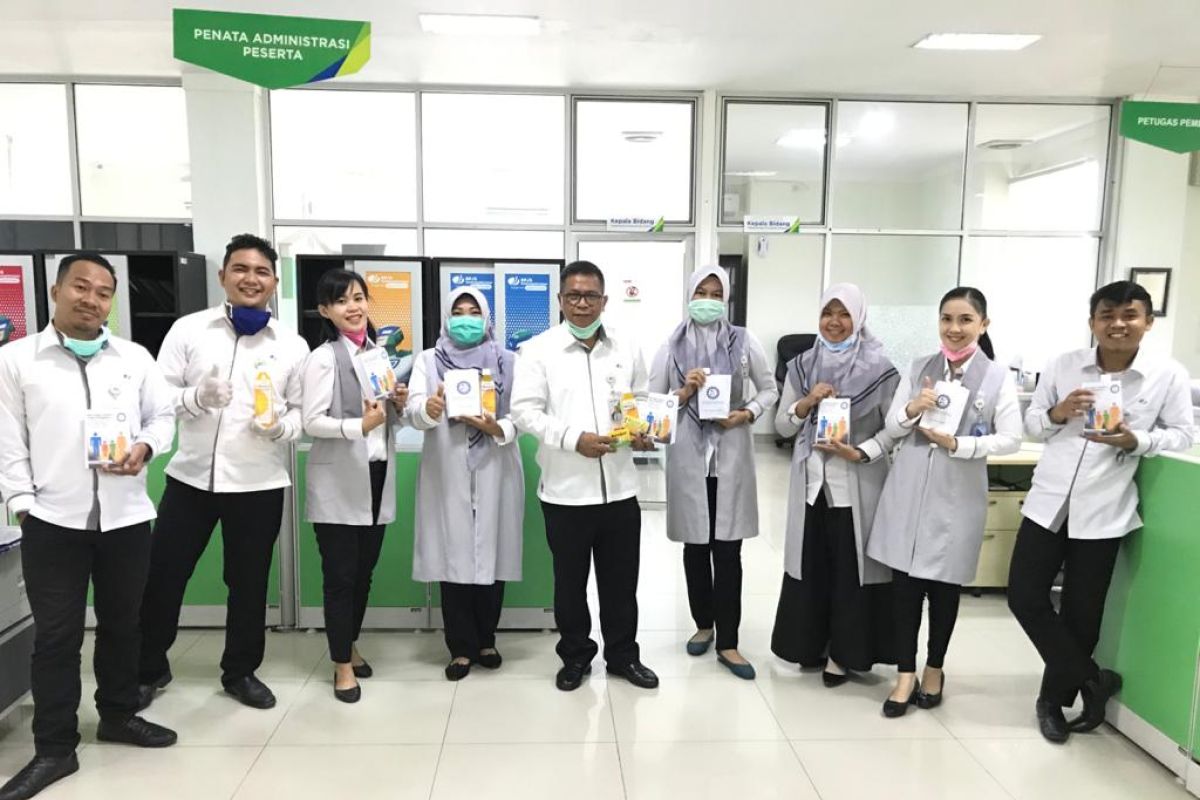 SP BPJAMSOSTEK bagikan vitamin antisipasi COVID-19