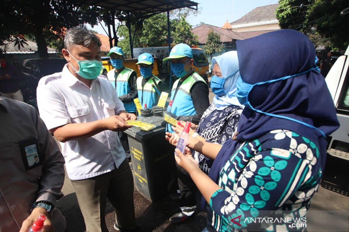 Polri minta produsen APD tingkatkan produksi