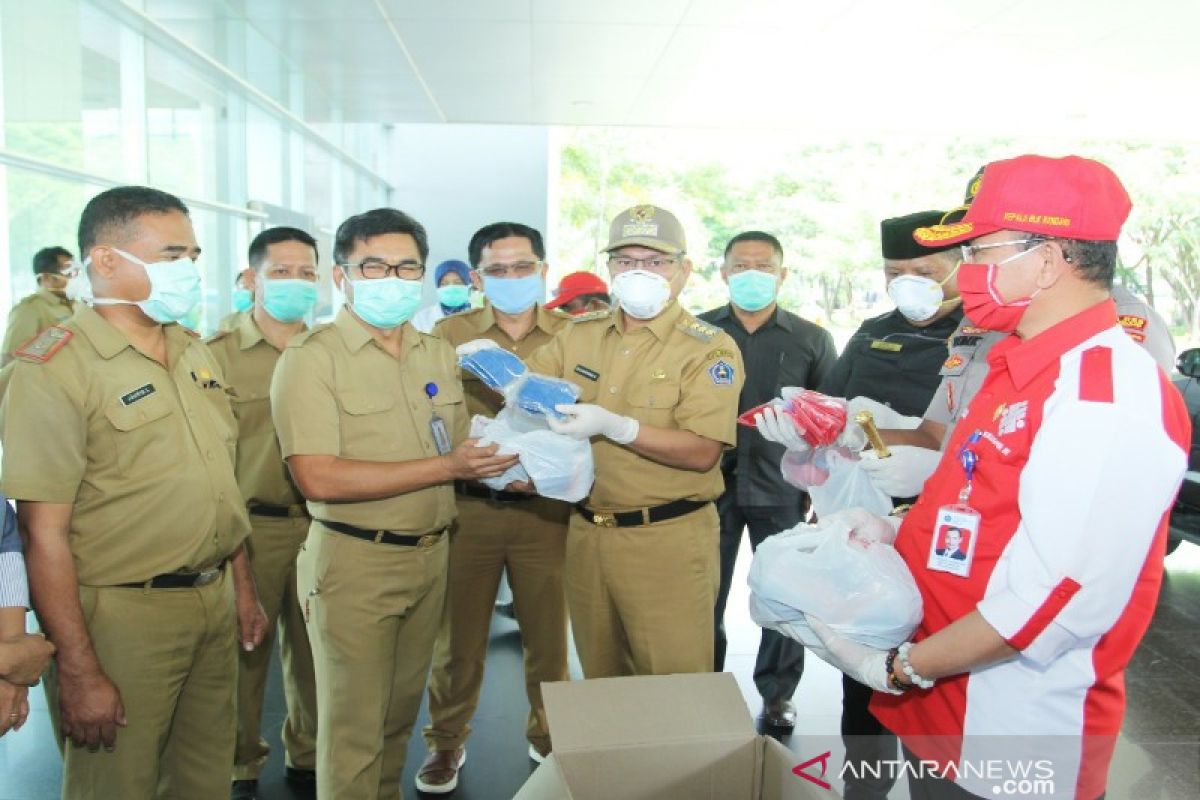 Pemkot dan BLK Kendari salurkan masker gratis kepada RS Bahteramas