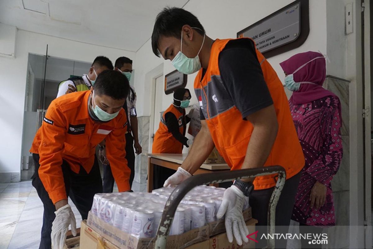 Rumah Zakat salurkan makanan untuk petugas medis COVID-19