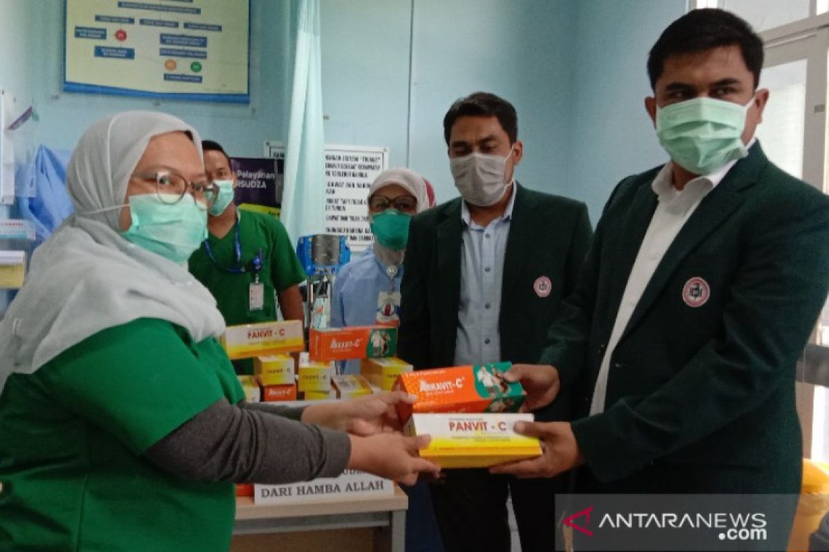 Dukung tenaga kesehatan, IDI Banda Aceh bagikan multivitamin C