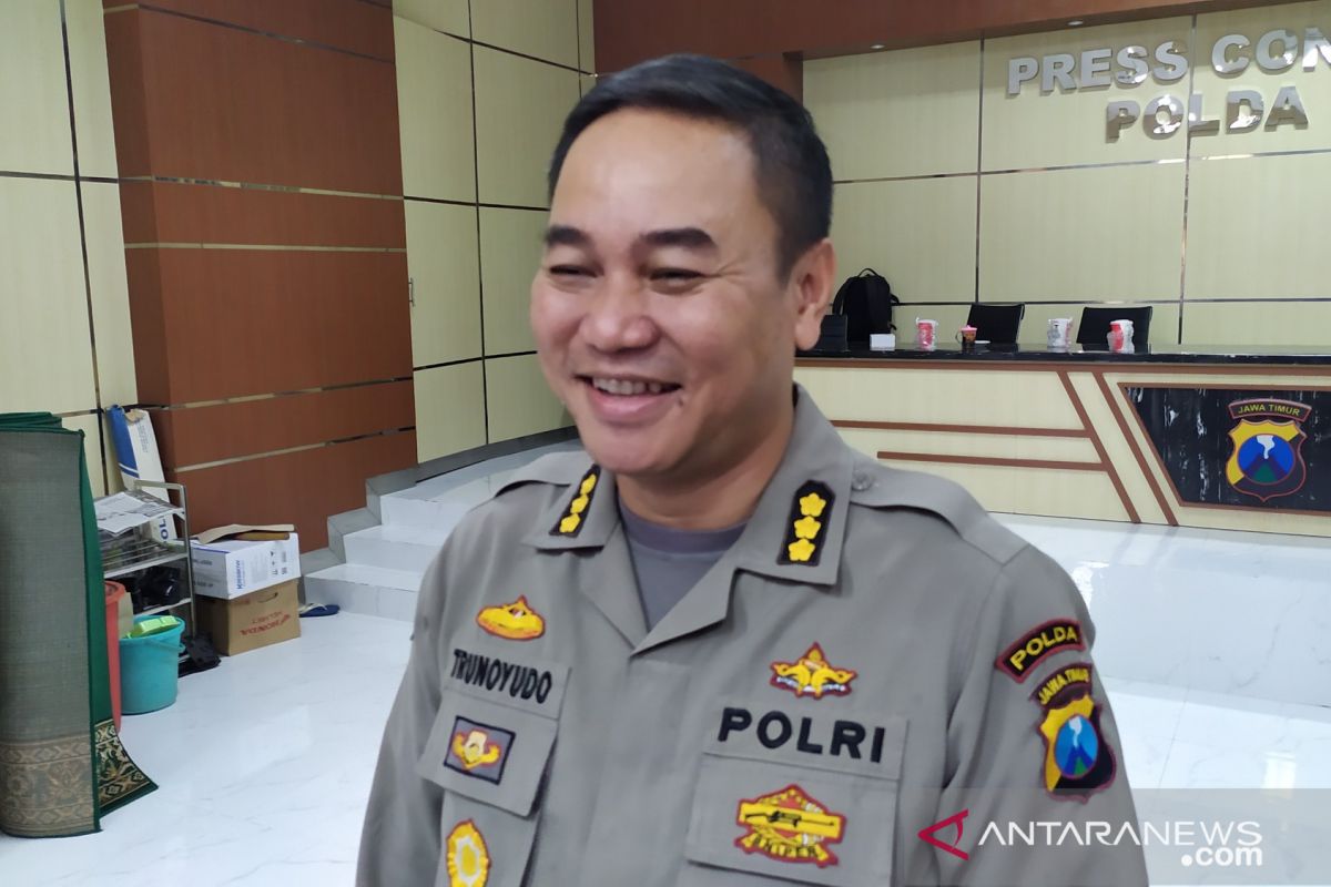 Polda Jatim: Warga berkerumun tak mau dibubarkan bisa dipidana