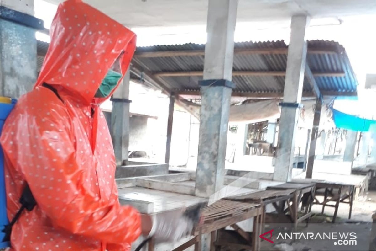 Pemkab Gowa targetkan semprot disinfektan ke  semua pasar pekan ini