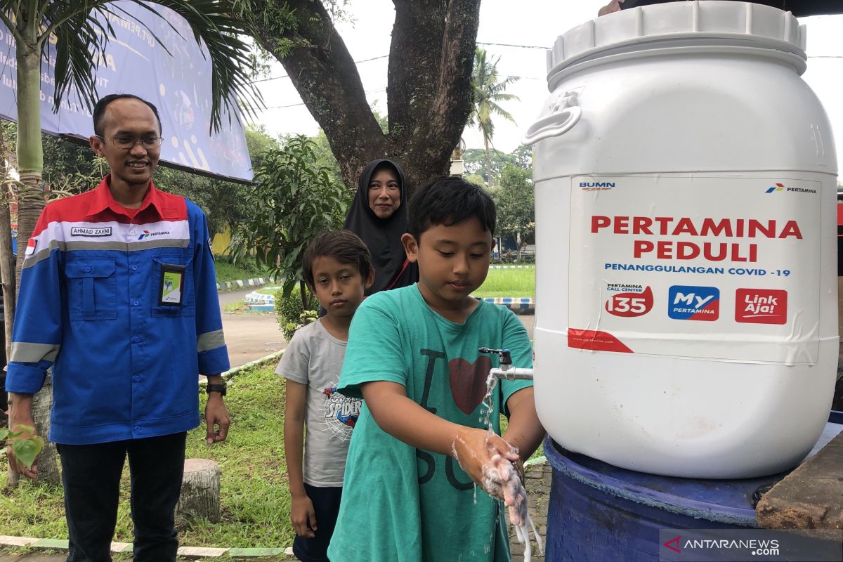 Pertamina salurkan alat cuci tangan portabel antisipasi COVID-19