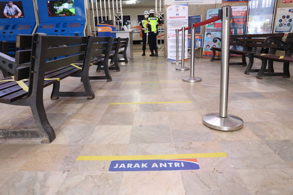 PT KAI terapkan Social Distancing di stasiun dan di atas KA