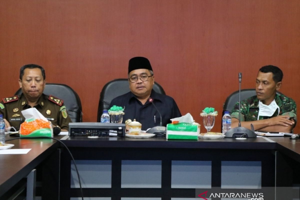 Bupati Aceh Barat pangkas dana perjalanan dinas pejabat tangani Corona