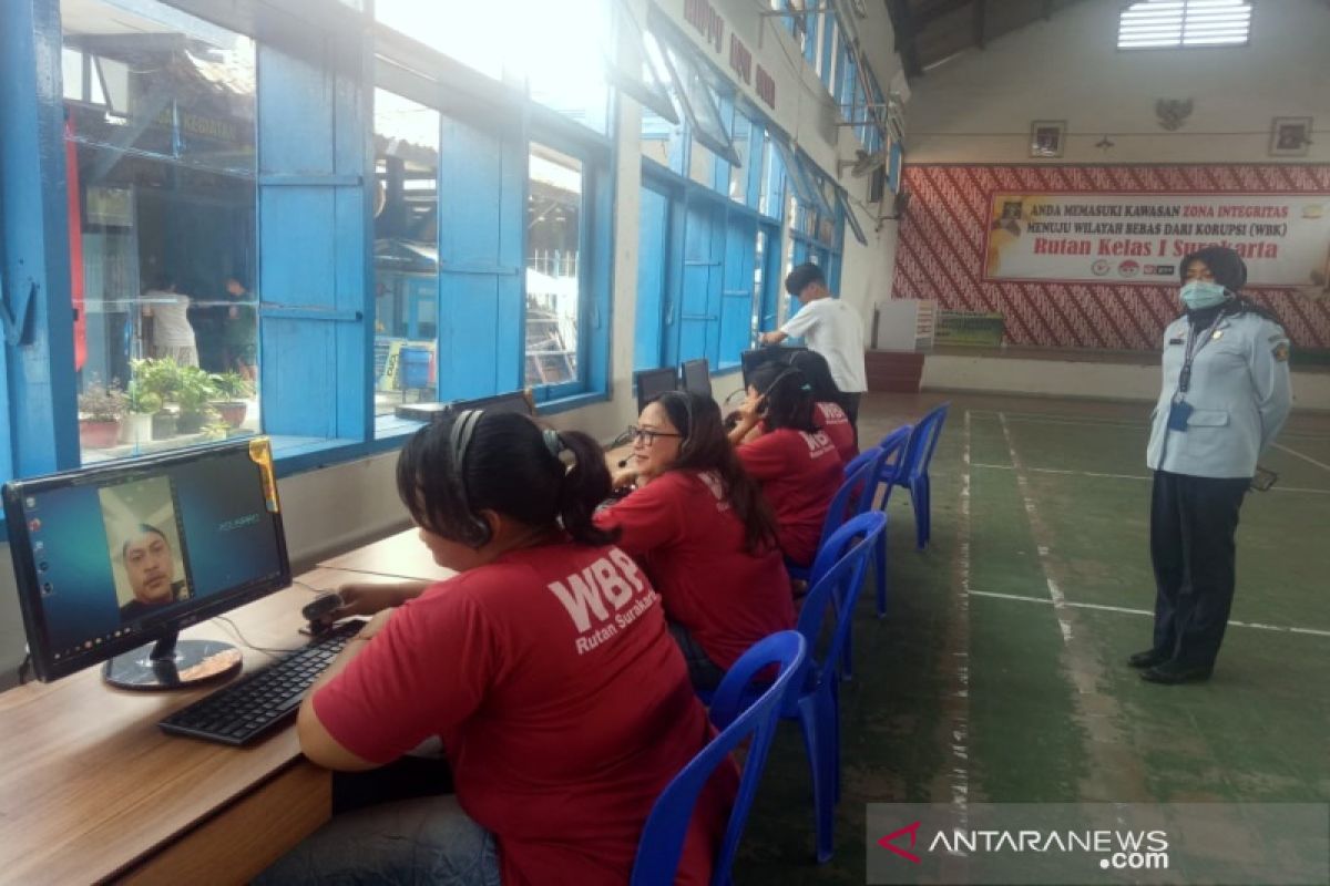 Kunjungan daring, warga binaan  Rutan Surakarta disediakan fasilitas "video call"