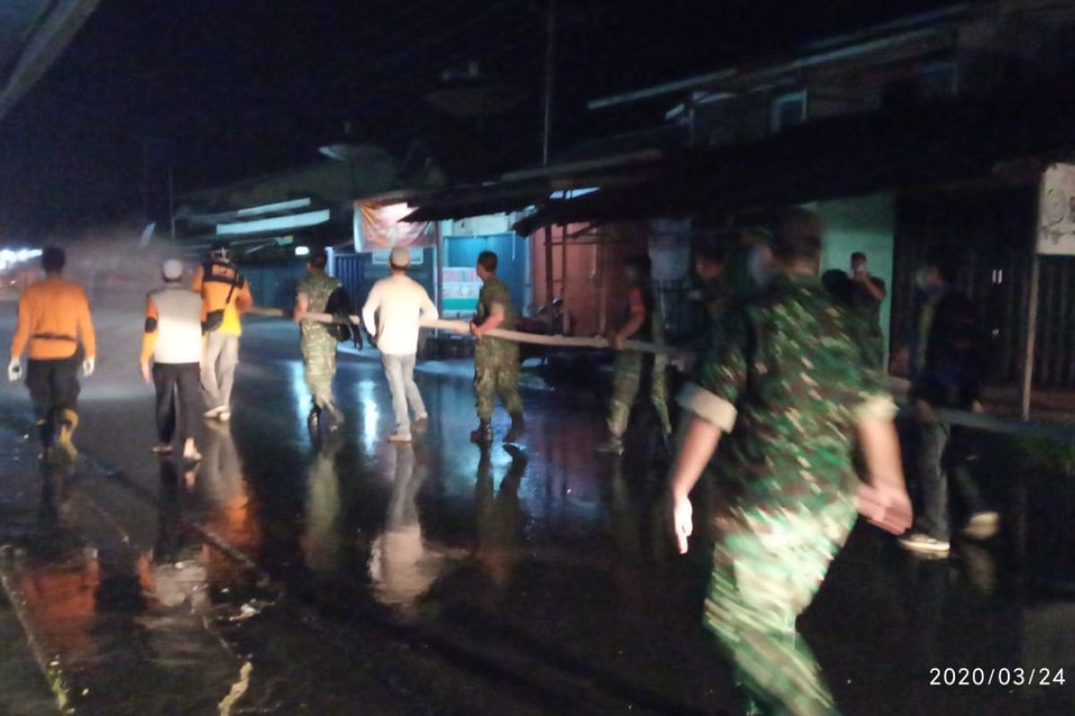 Penyemprotan disinfektan di Putussibau antisipasi sebaran COVID - 19