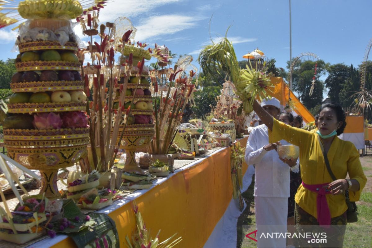 Ritual "Tawur Agung Kesanga" di Besakih dilakukan sederhana