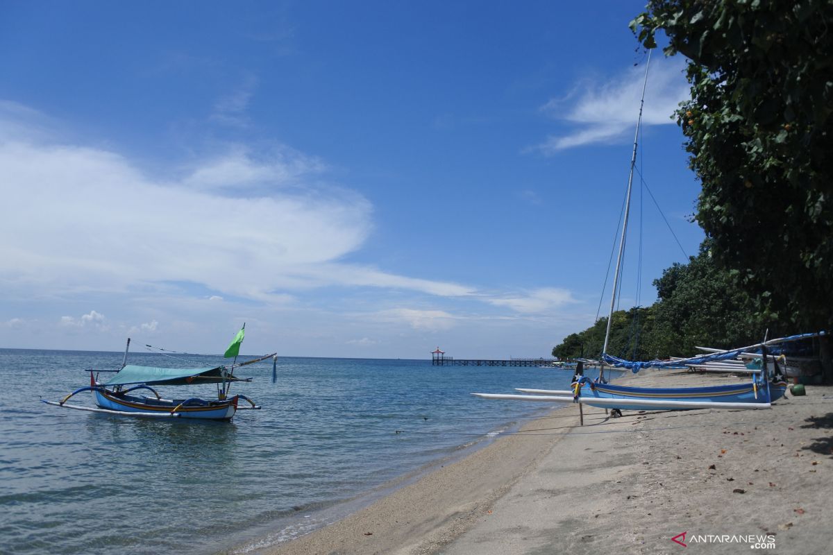 Wisata Pasir Putih Situbondo ditutup, sejumlah pengunjung luar daerah urung berlibur