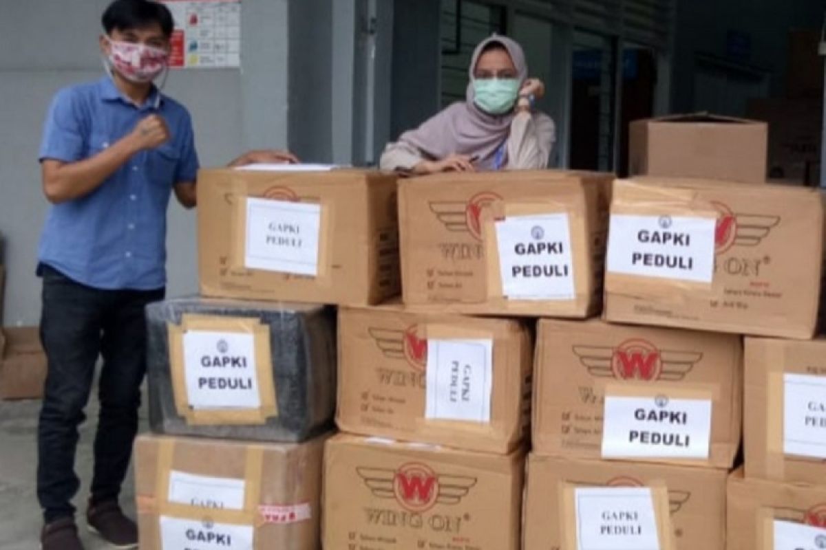 Gapki serahkan bantuan APD untuk tiga rumah sakit