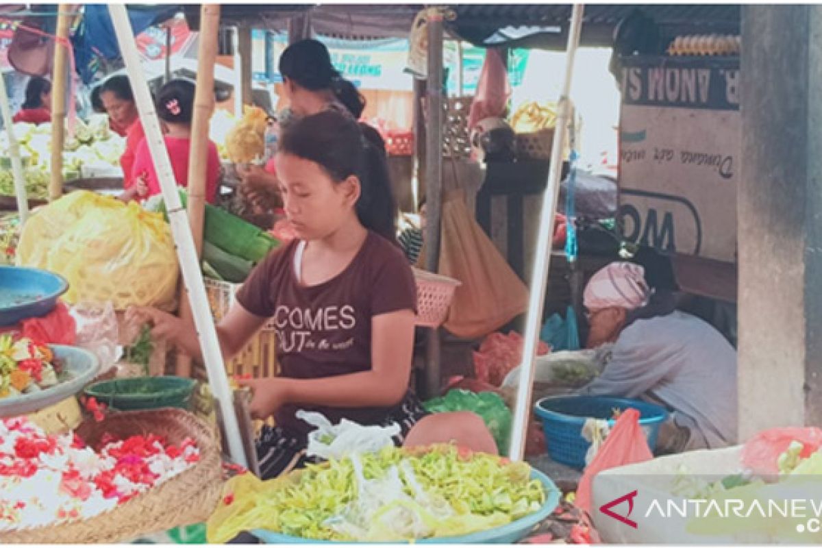 Pasar sarana ritual di Buleleng terlihat ramai jelang Nyepi