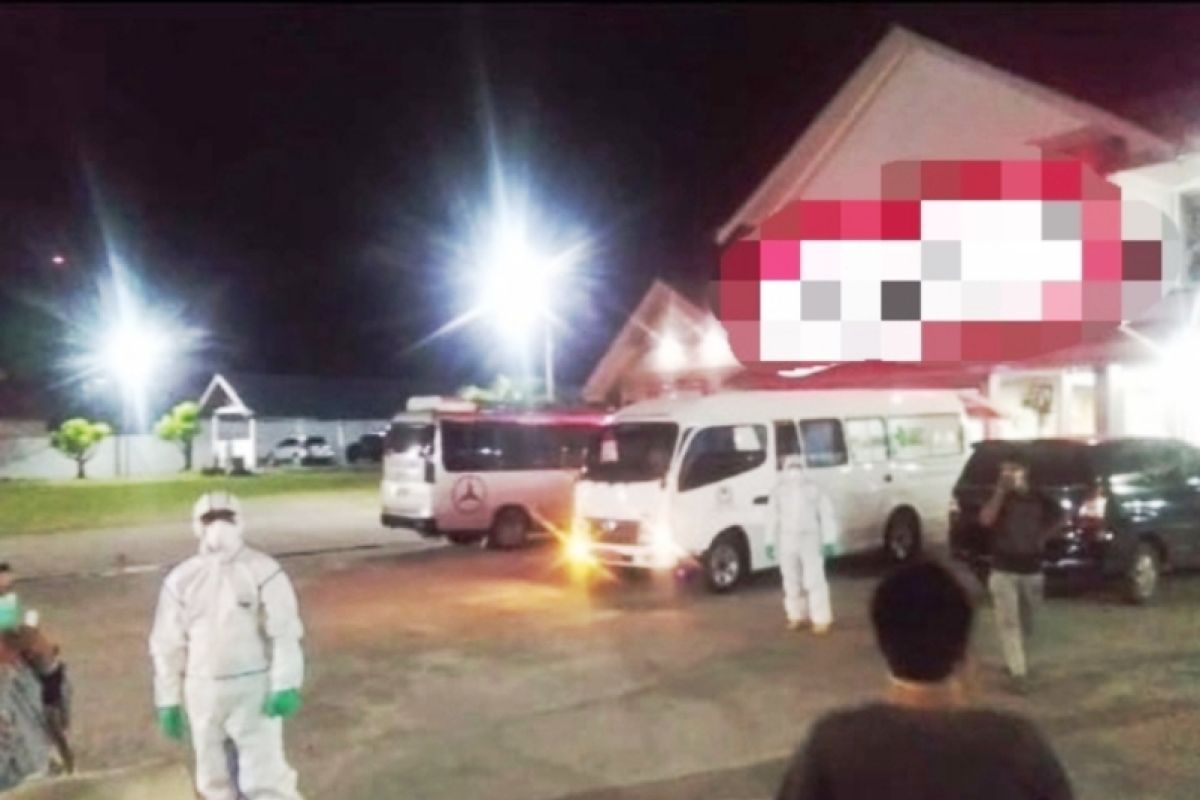 Tiga karyawan Indomaret dievakuasi ke RSUZA Banda Aceh dari Aceh Barat