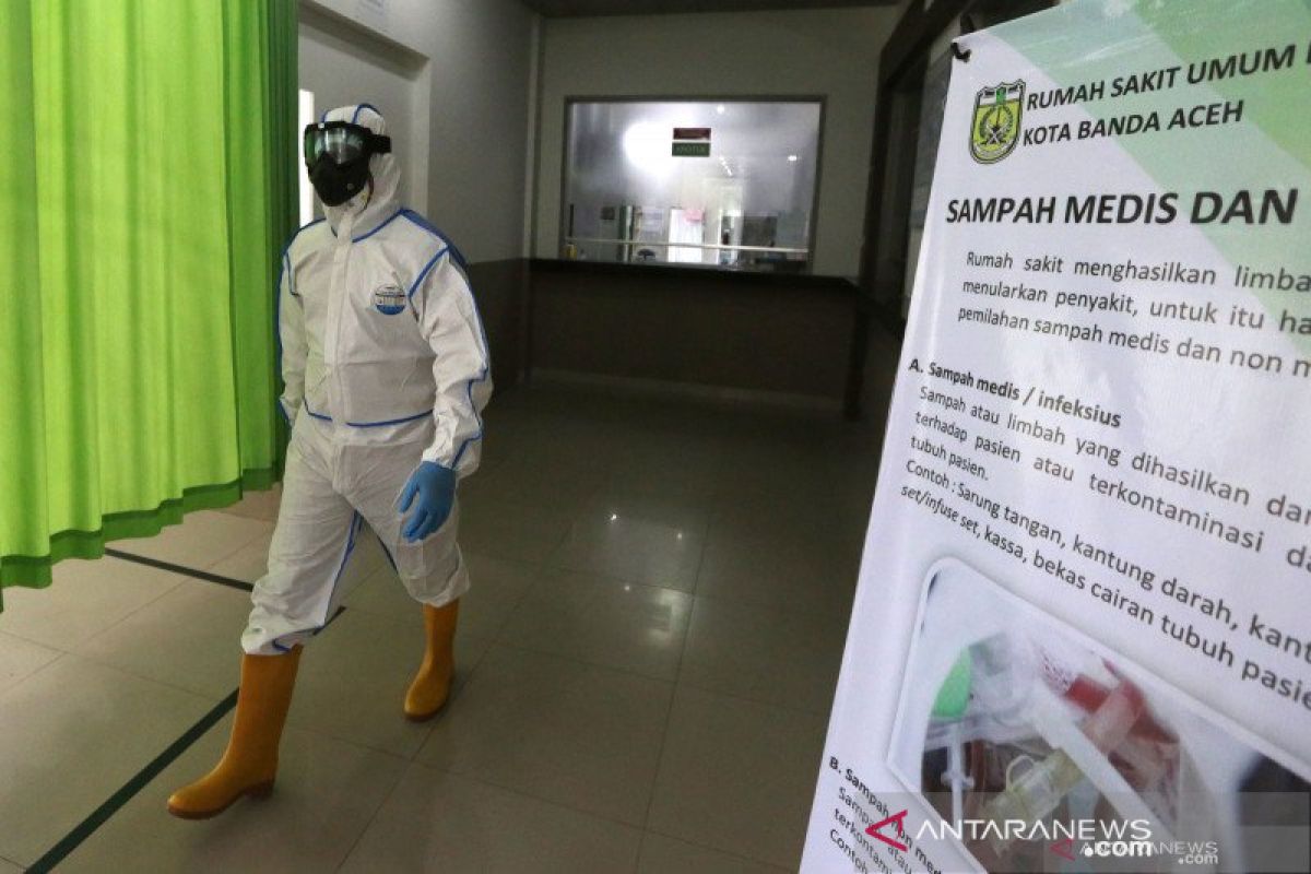 Pemerintah Aceh distribusikan 336 set APD dan 42 ribu masker