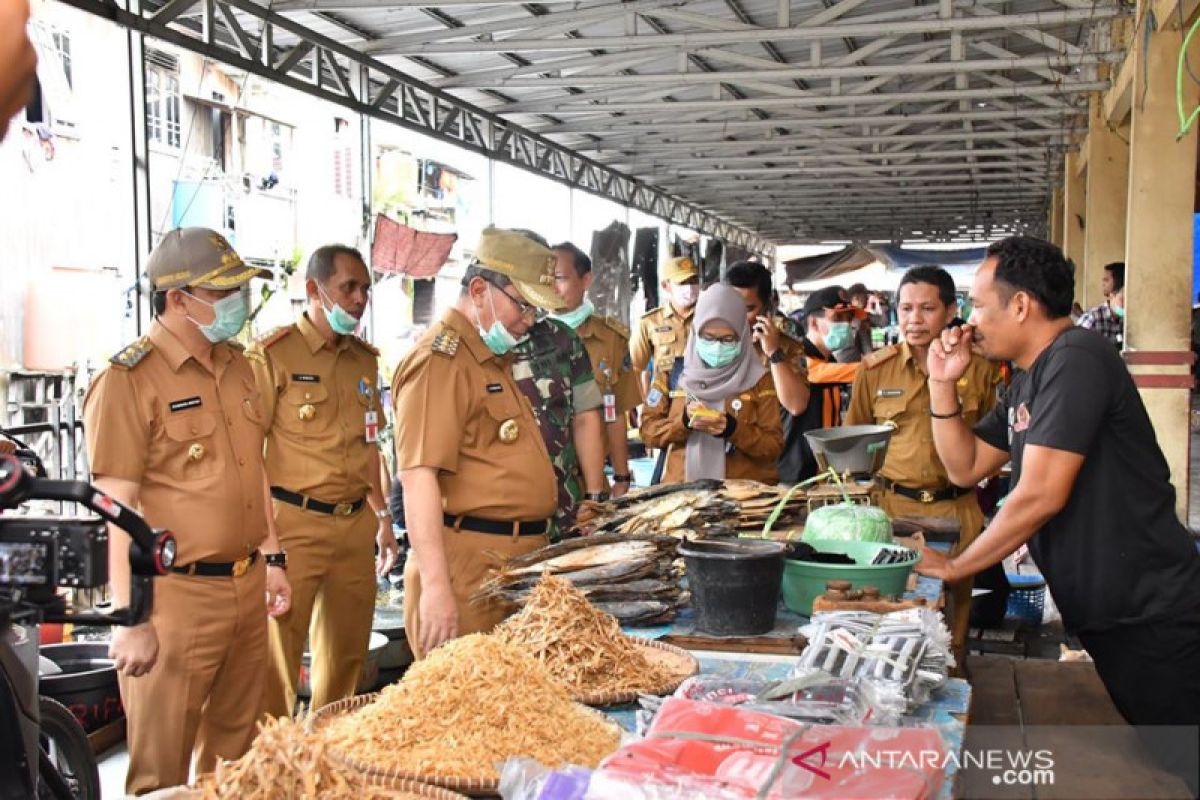 Harga kebutuhan pokok di HSS masih stabil