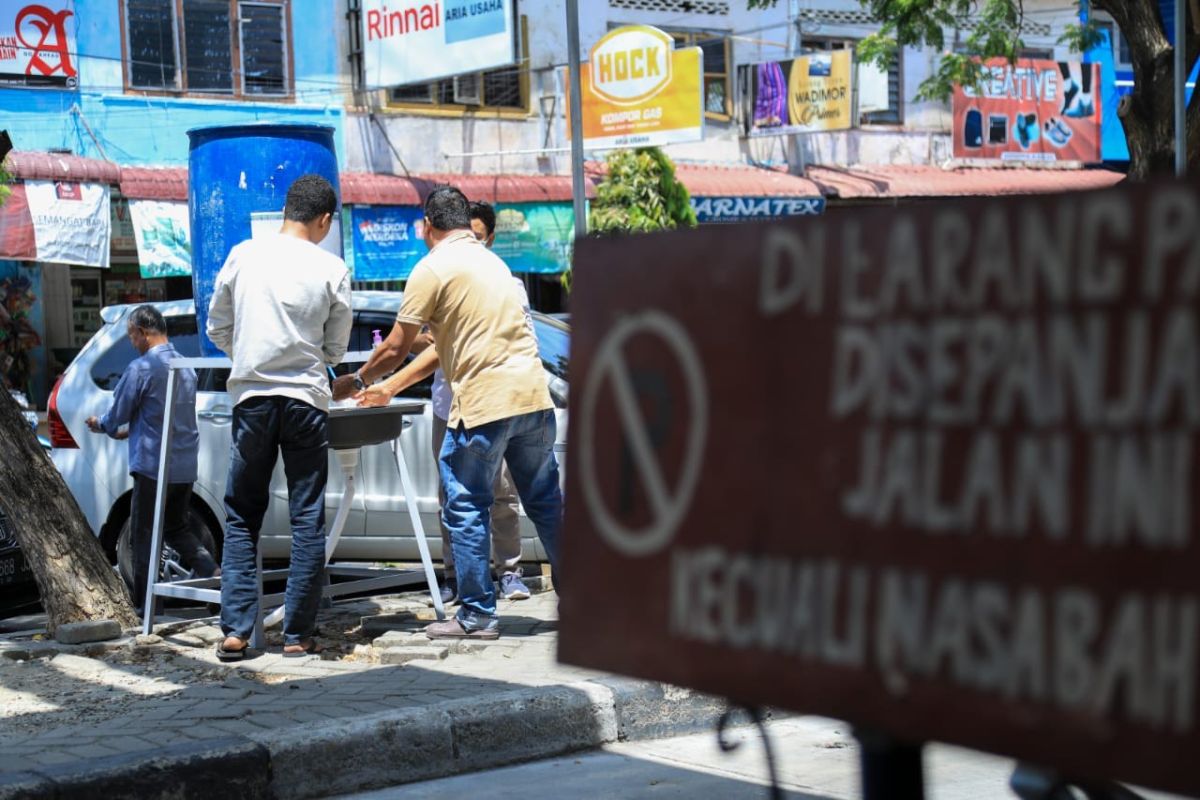 Pemkot pasang "wastafel portable" di area publik cegah COVID-19