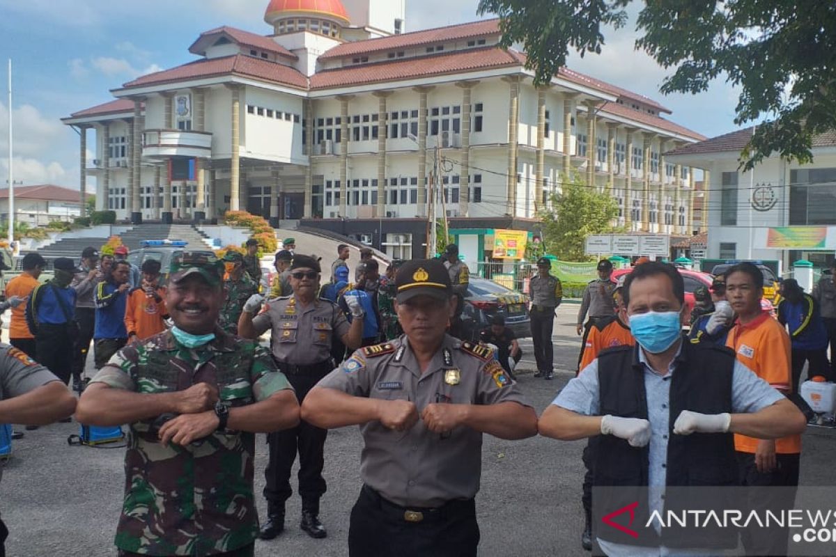 Pemkot Pangkalpinang semprotkan disinfektan di 42 kelurahan