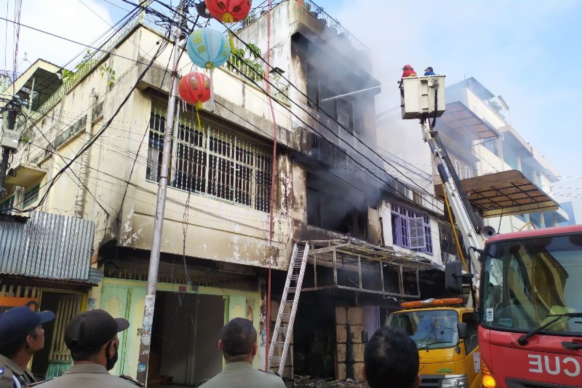 Tiga ruko di Pematangsiantar terbakar, seorang penghuni meninggal