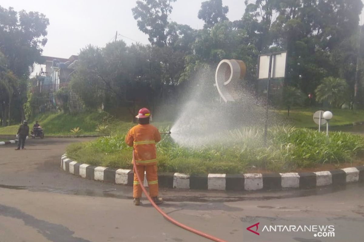 Kawasan perumahan di Kabupaten Bogor disemprot disinfektan