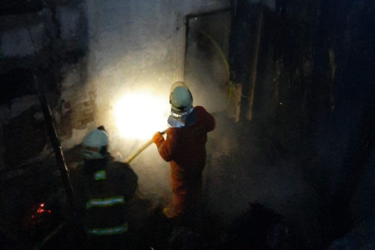 Mesin produksi besi meledak, dua karyawan alami luka bakar