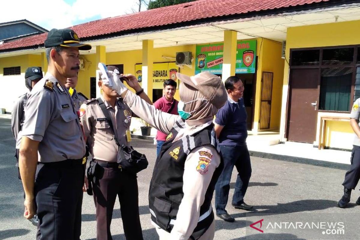 Polres Belitung cek suhu tubuh anggota antisipasi COVID-19