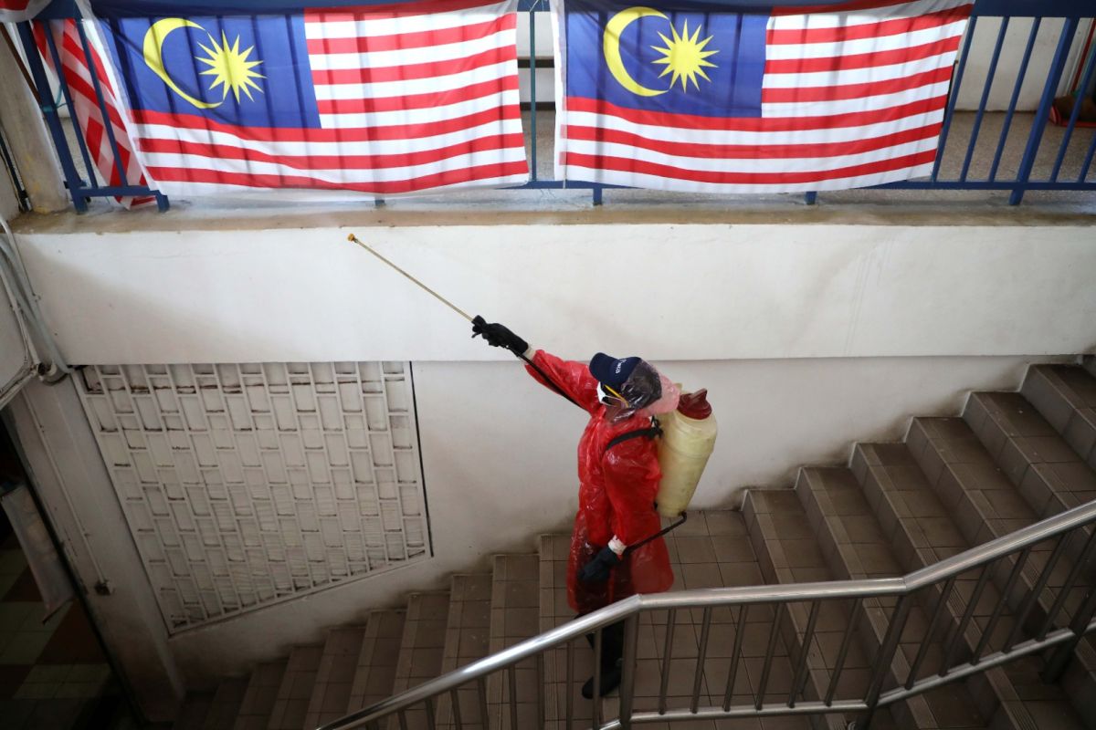 73 petugas kementerian kesehatan Malaysia positif corona