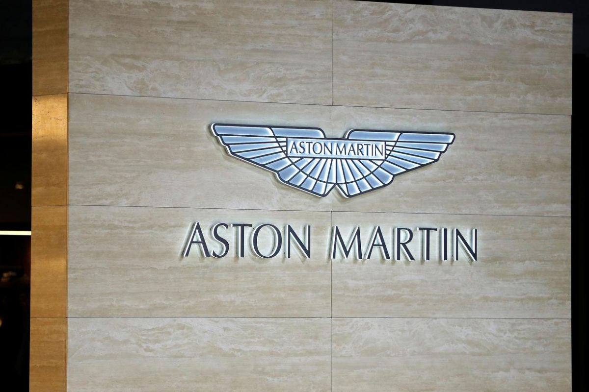 Wabah corona, Aston Martin tutup fasilitas manufaktur Inggris