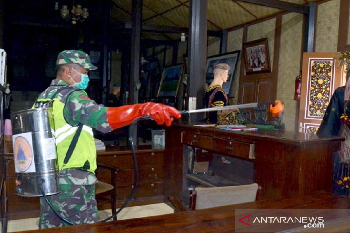 200 liter disinfektan disemprotkan di rusunawa, TPAS dan PDIKM Padang Panjang