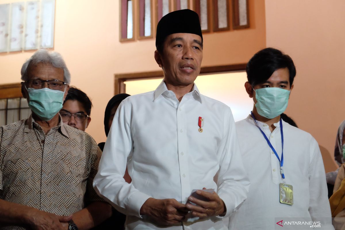 Pemakaman ibunda Jokowi, masyarakat diimbau tidak perlu datang